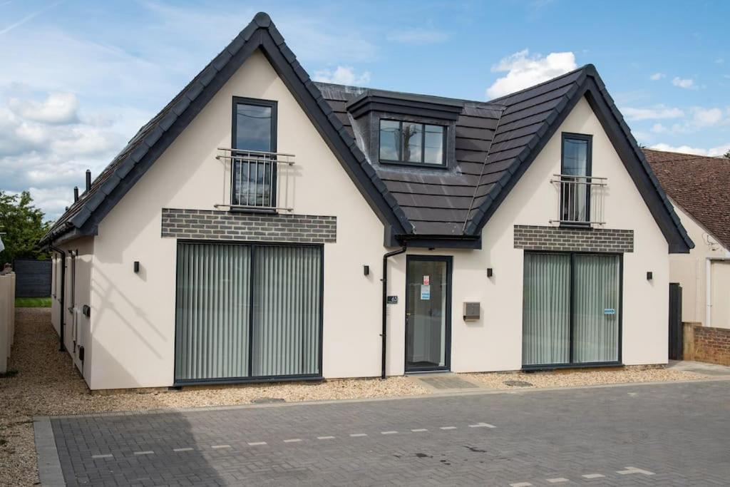 Rosey Lodge -1Bedroom Cousy Flat - Parking, Netflix, Wifi - Close To Blenheim Palace & Oxford - F5 Kidlington Exterior foto