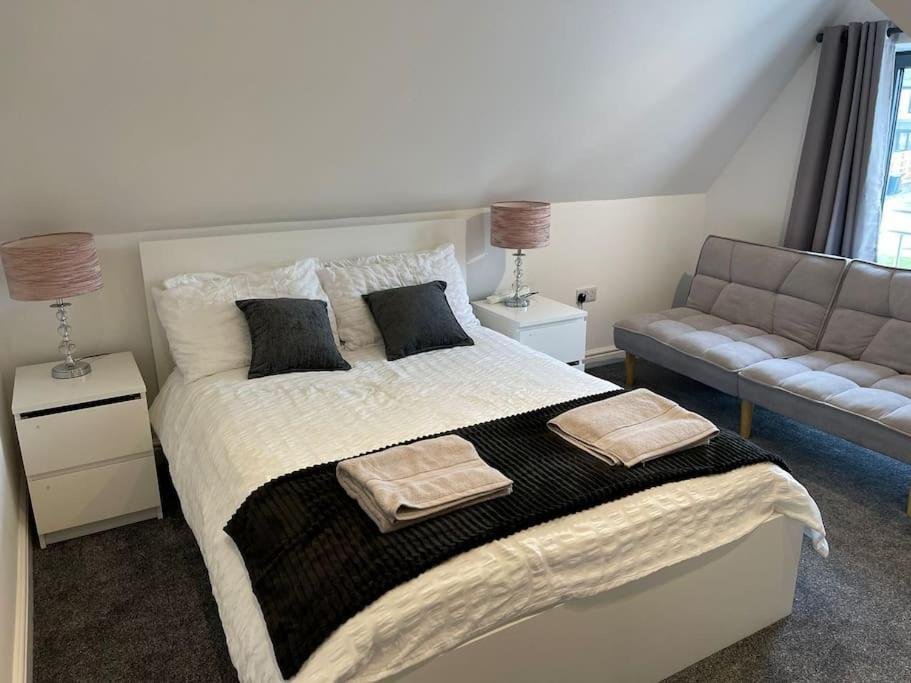 Rosey Lodge -1Bedroom Cousy Flat - Parking, Netflix, Wifi - Close To Blenheim Palace & Oxford - F5 Kidlington Exterior foto