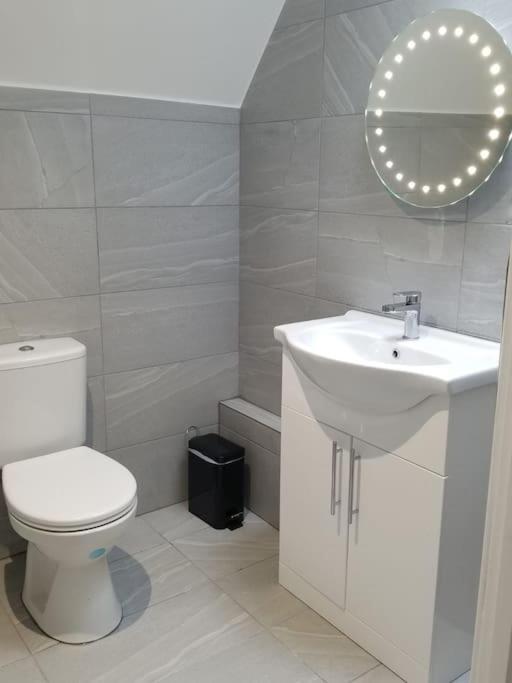 Rosey Lodge -1Bedroom Cousy Flat - Parking, Netflix, Wifi - Close To Blenheim Palace & Oxford - F5 Kidlington Exterior foto