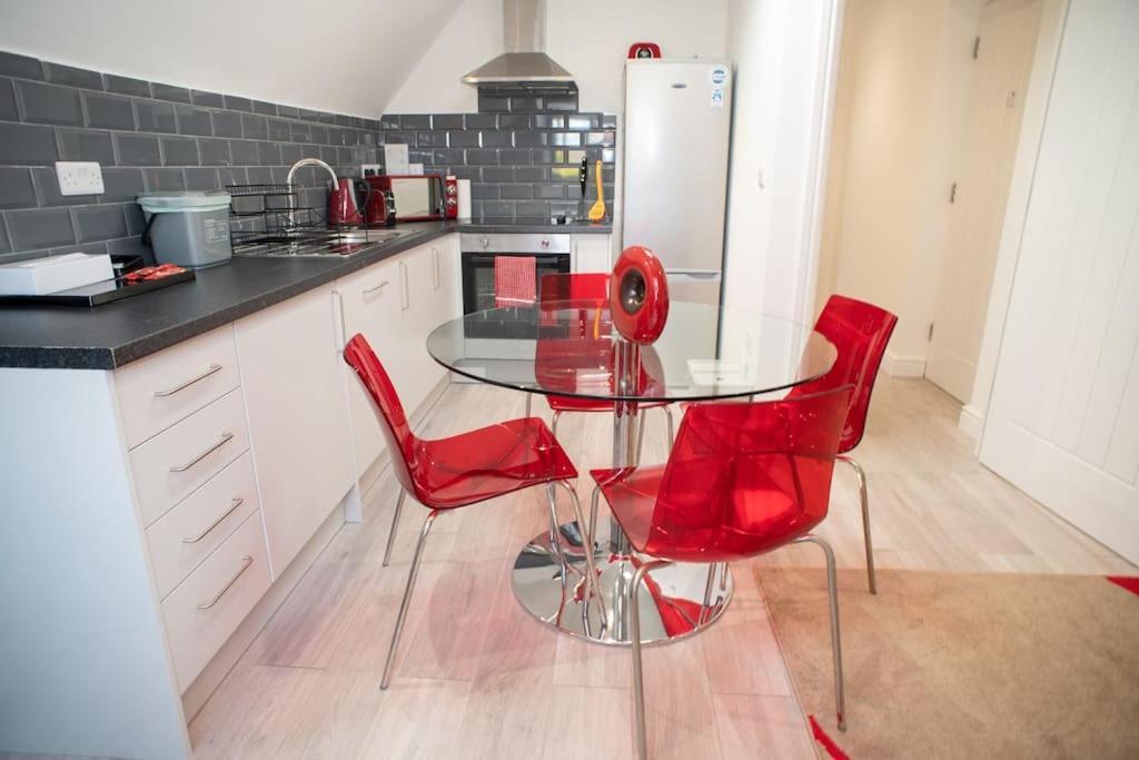 Rosey Lodge -1Bedroom Cousy Flat - Parking, Netflix, Wifi - Close To Blenheim Palace & Oxford - F5 Kidlington Exterior foto